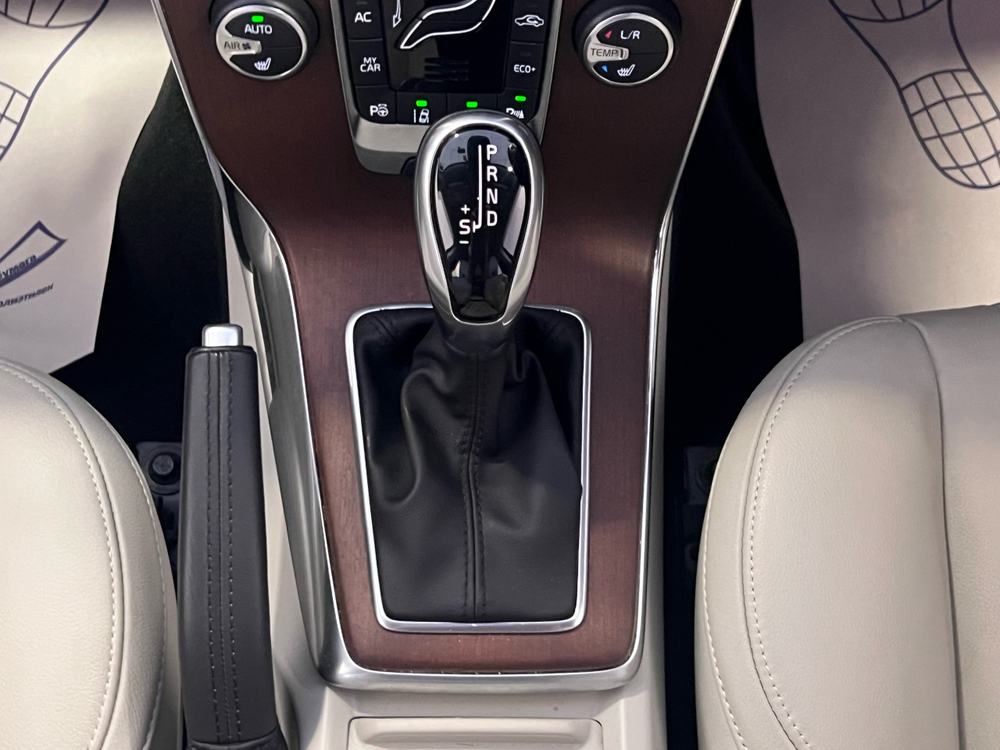 Volvo V40, 2017 год