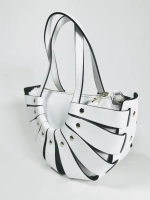 Женская белая сумка из натуральной кожи