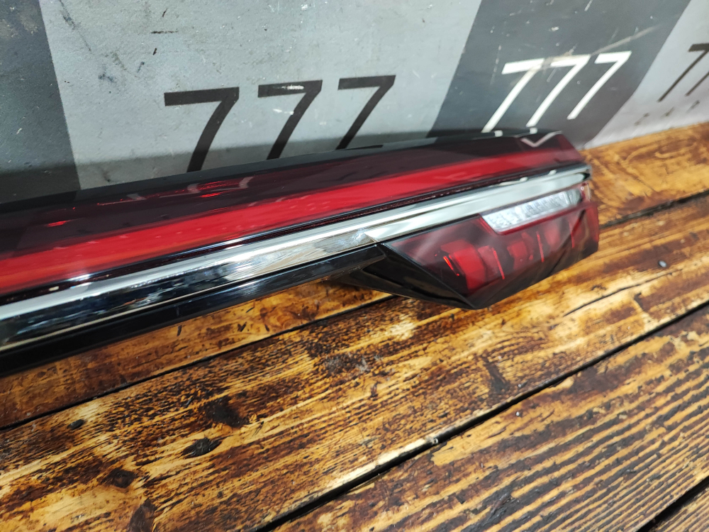 Фонарь задний центральный Geely Monjaro 21-нв Б/У Оригинал 7057045900