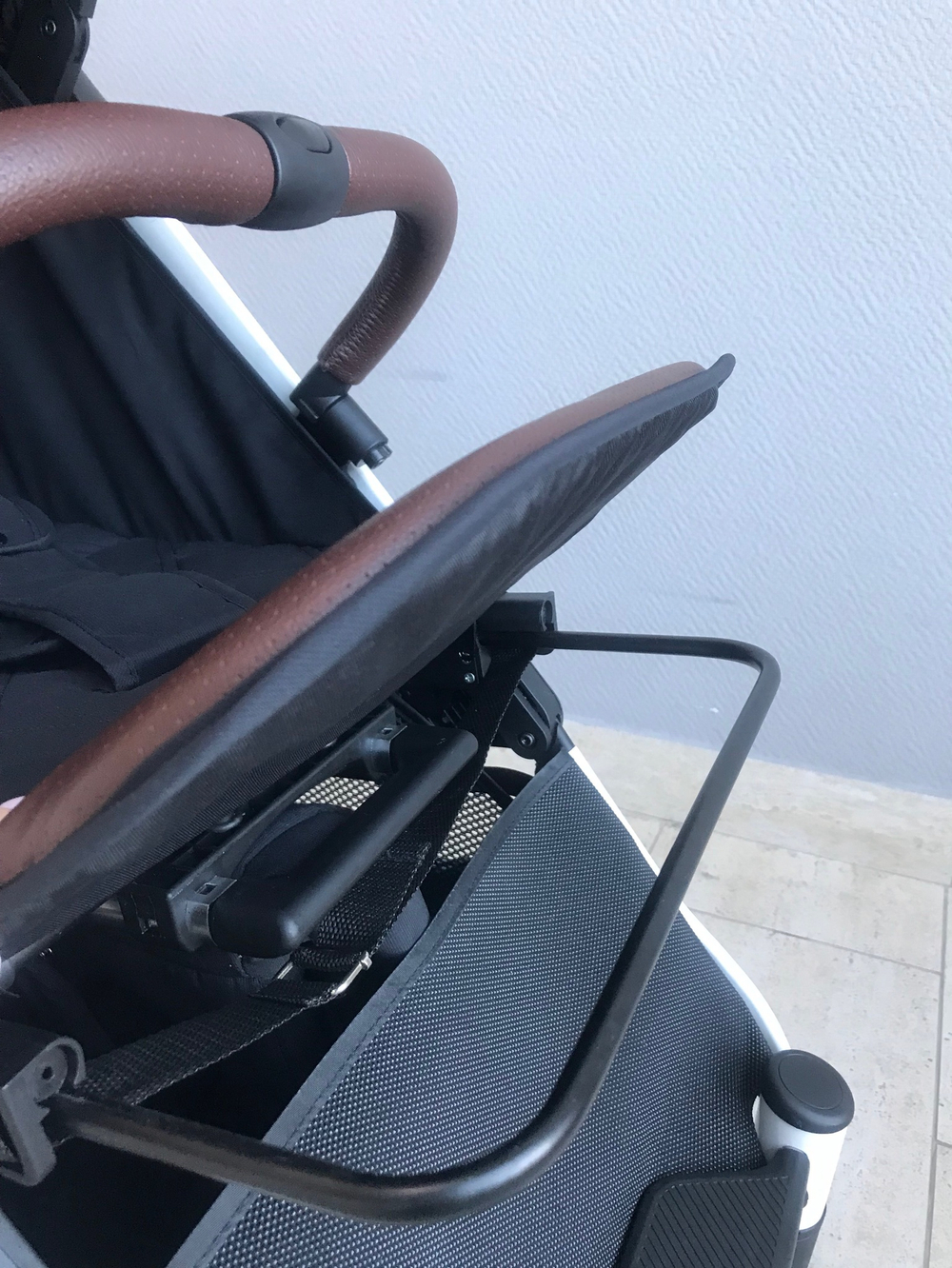 Коляска прогулочная Babalo 2024 Золотая полоска текстиль на белой раме