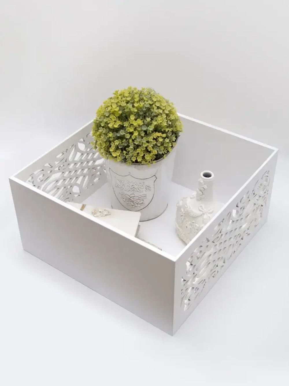 Ящик с резными вставками 40х40х20 см