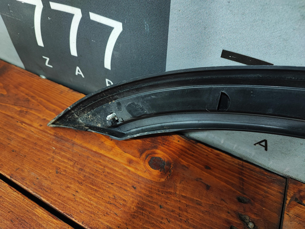 Накладка крыла переднего правого Opel Zafira A Новая Оригинал 90597592