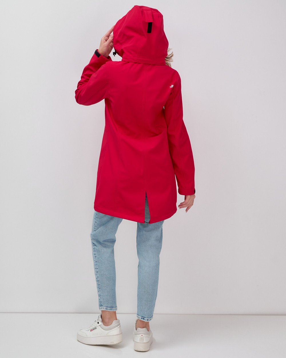 Парка спортивная женская с капюшоном softshell красного цвета 9568Kr