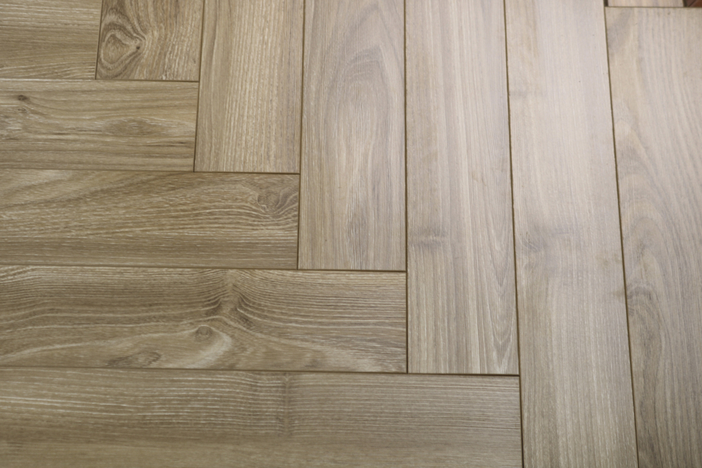 Ламинат ICON Orange 12 мм ОРЕХ ТОНИРОВАННЫЙ 1.32 м2