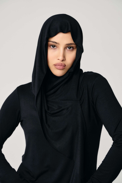 Лонгслив с капюшоном черный