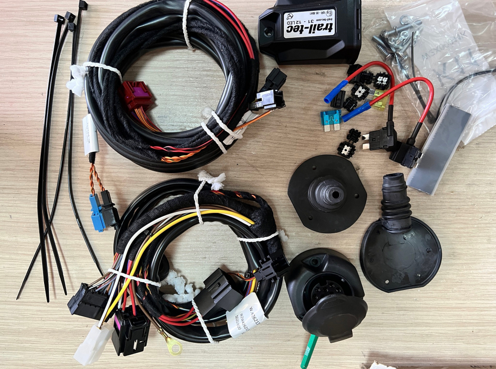 Штатная электрика для фаркопа с розеткой 13-pin, для Audi A1,A3,Q2,Q3,Q4,TT WYR426213R-T (Trail-Tec)