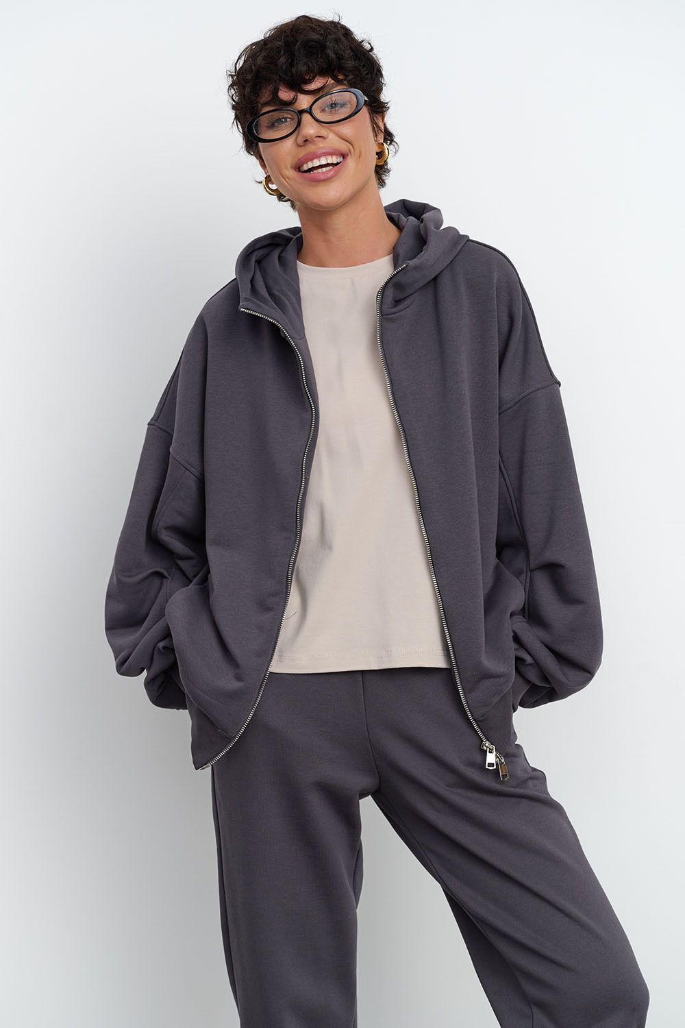 Худи на молнии с защипами на рукавах цвета антрацит