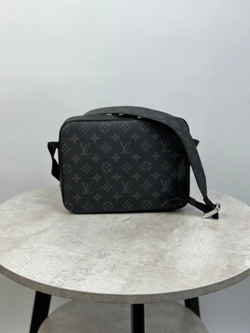 Сумка-мессенджер Louis Vuitton