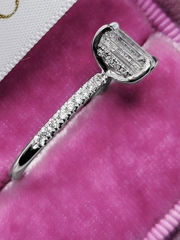 Кольцо с бриллиантом огранки Изумруд 1.5 карат