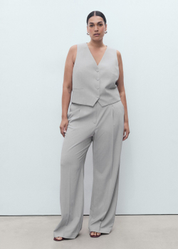 Костюмный жилет в узкую полоску