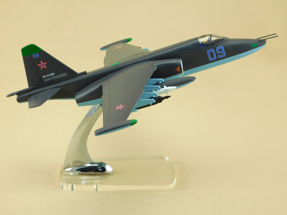 Модель самолета Су-25 (М1:48 ВВС России, RF-91968, 09, Грач)