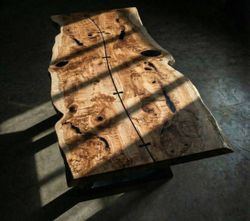 Стол тополь с фигурным сростком эпоксидной смолы бабочками