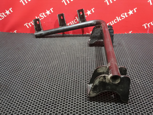 Кронштейн спойлера шасси правый 2023г