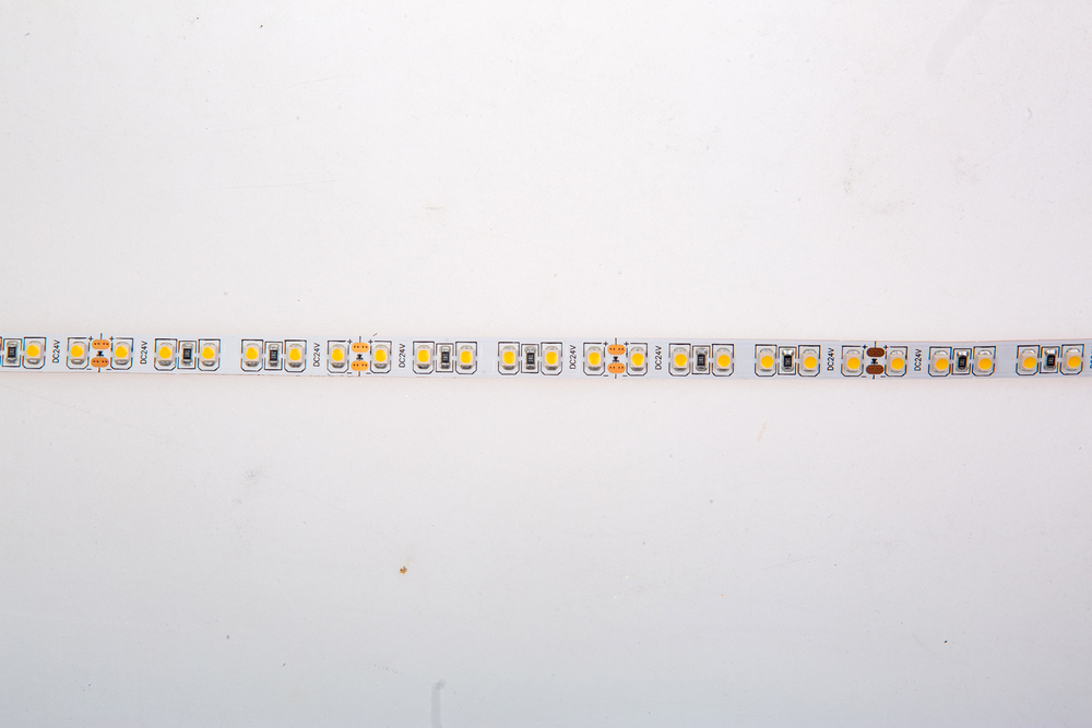 Лента светодиодная SMD нейтральная DC24V 9, 6W/m 4000K 720Lm/m 120д/м CRI>95 IP20,  упаковка 5 метров,  ширина 8мм,  высота 2мм,  самоклейкая