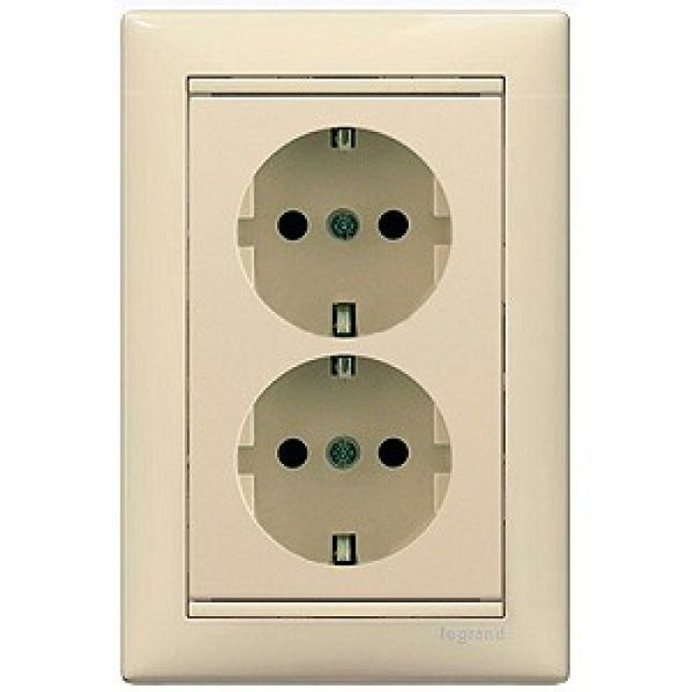 4370 Розетка двойная кремовая Legrand Valena Classic