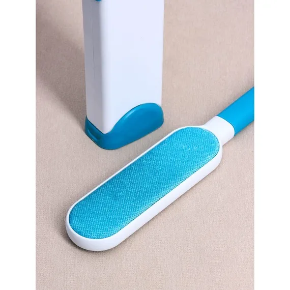 Щётка для удаления шерсти и волос с одежды и мебели с ручкой 33×7,5×5 см, цвет синий