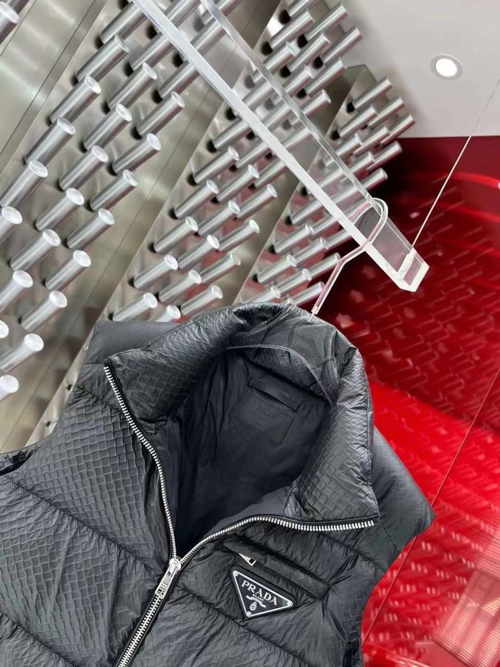 Безрукавка Prada