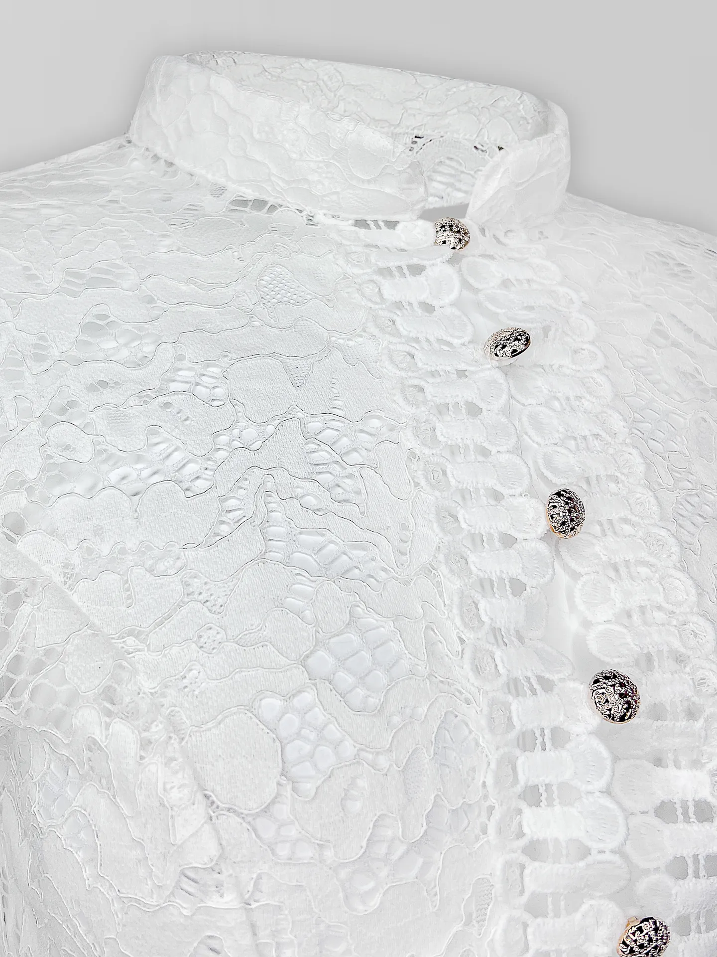 Блузка BD colleсtion однотонная приталенная из гипюра на золотых пуговицах