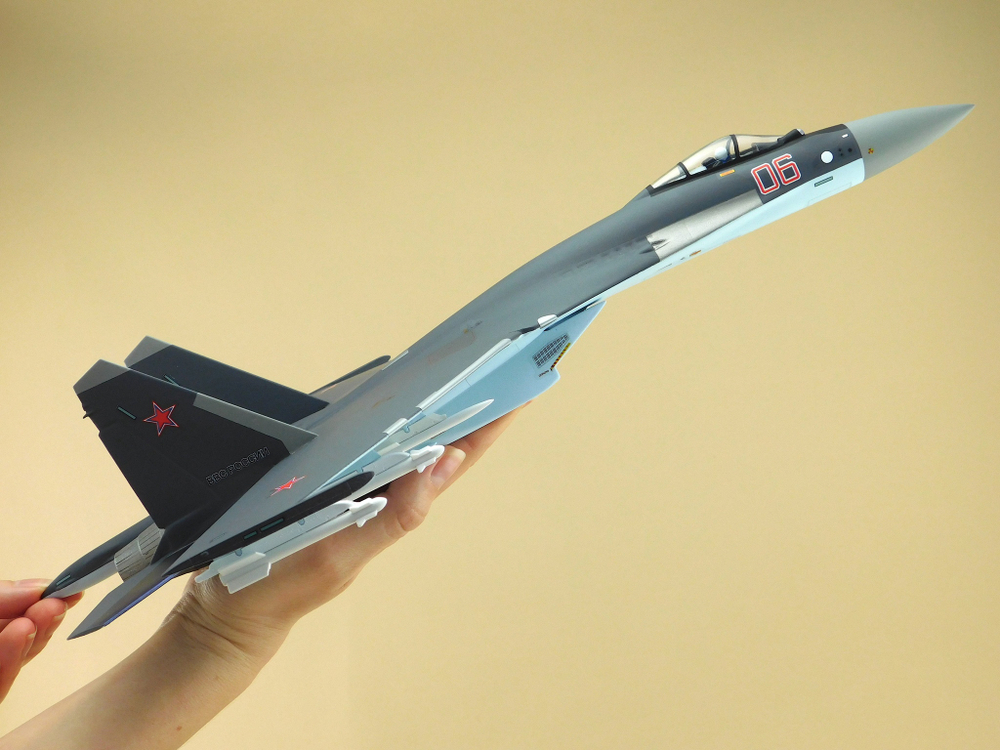 Модель самолета Су-35С (М1:48, ВВС России, 06, Графит)