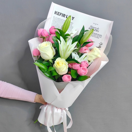 Авторский букет с белой лилией