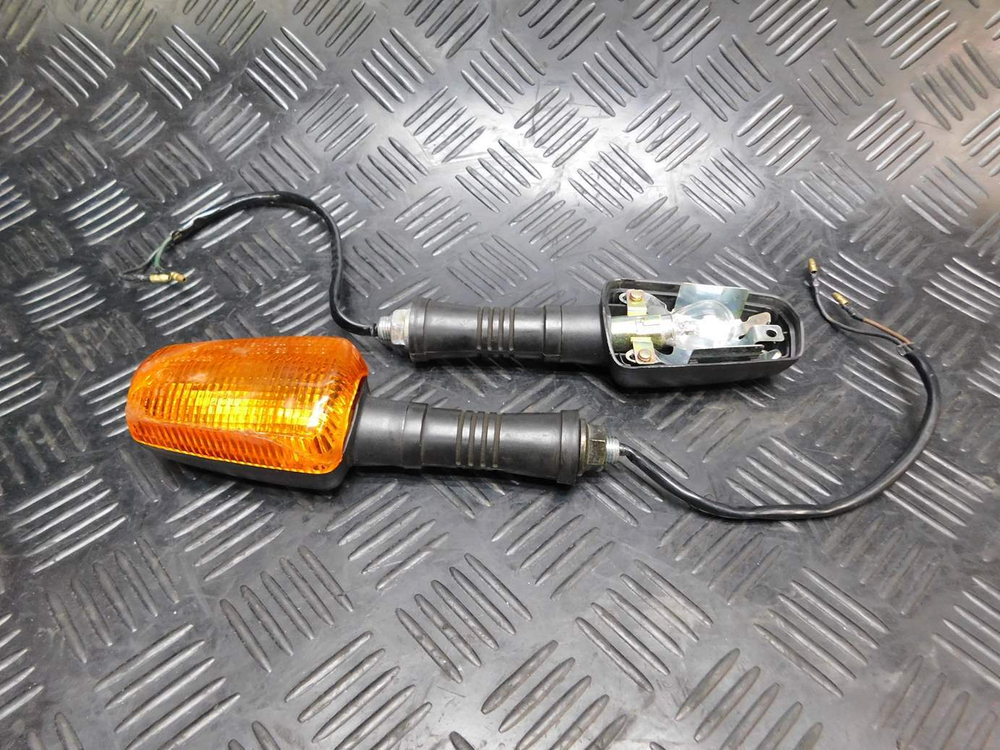 Поворотники передние Yamaha FZX750 3XF.