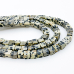 "Далматин" бусины (порфир), куб, размер около 4,2-4,5 мм, цена за 44-45 шт (1/2 нити)