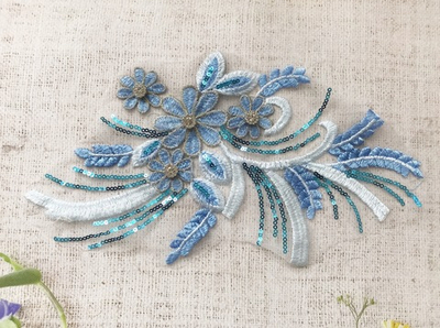 Пришивной элемент "Цветы на сетке", р. 28х18 см