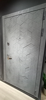 Дверь входная Лабиринт Бетон 13 - Грей софт металлическая