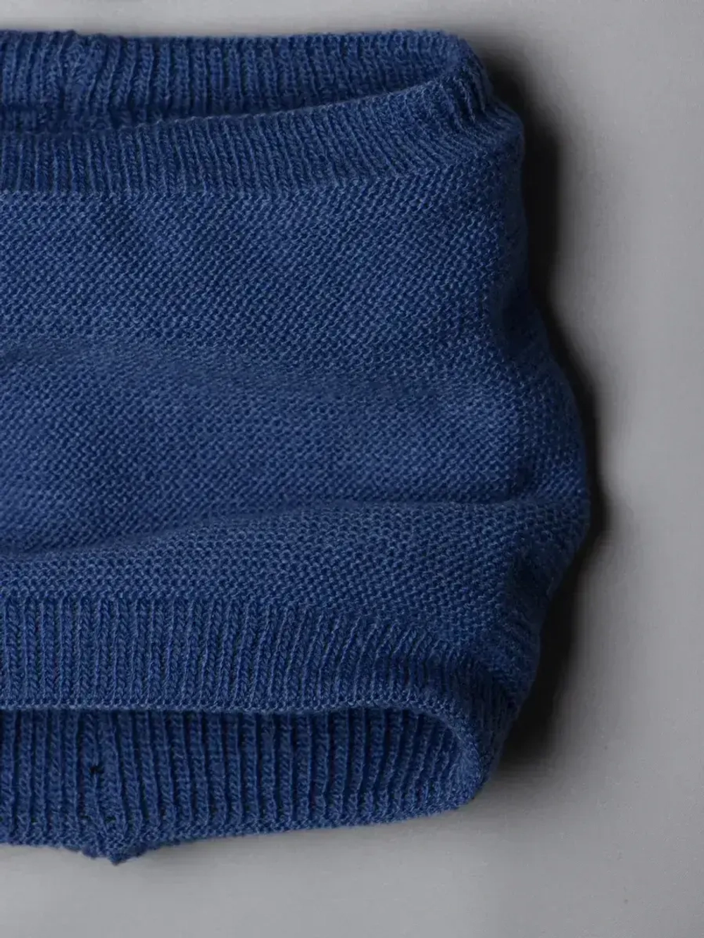 Шапка и снуд вязаная демисезонная для детей