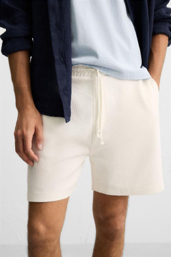 ZARA ТЕКСТУРИРОВАННЫЕ ШОРТЫ-ДЖОГГЕРЫ, ЖЕЛТОВАТО-БЕЛЫЙ