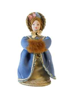 Кукла фарфоровая Барышня в капоре и шубке 19 века