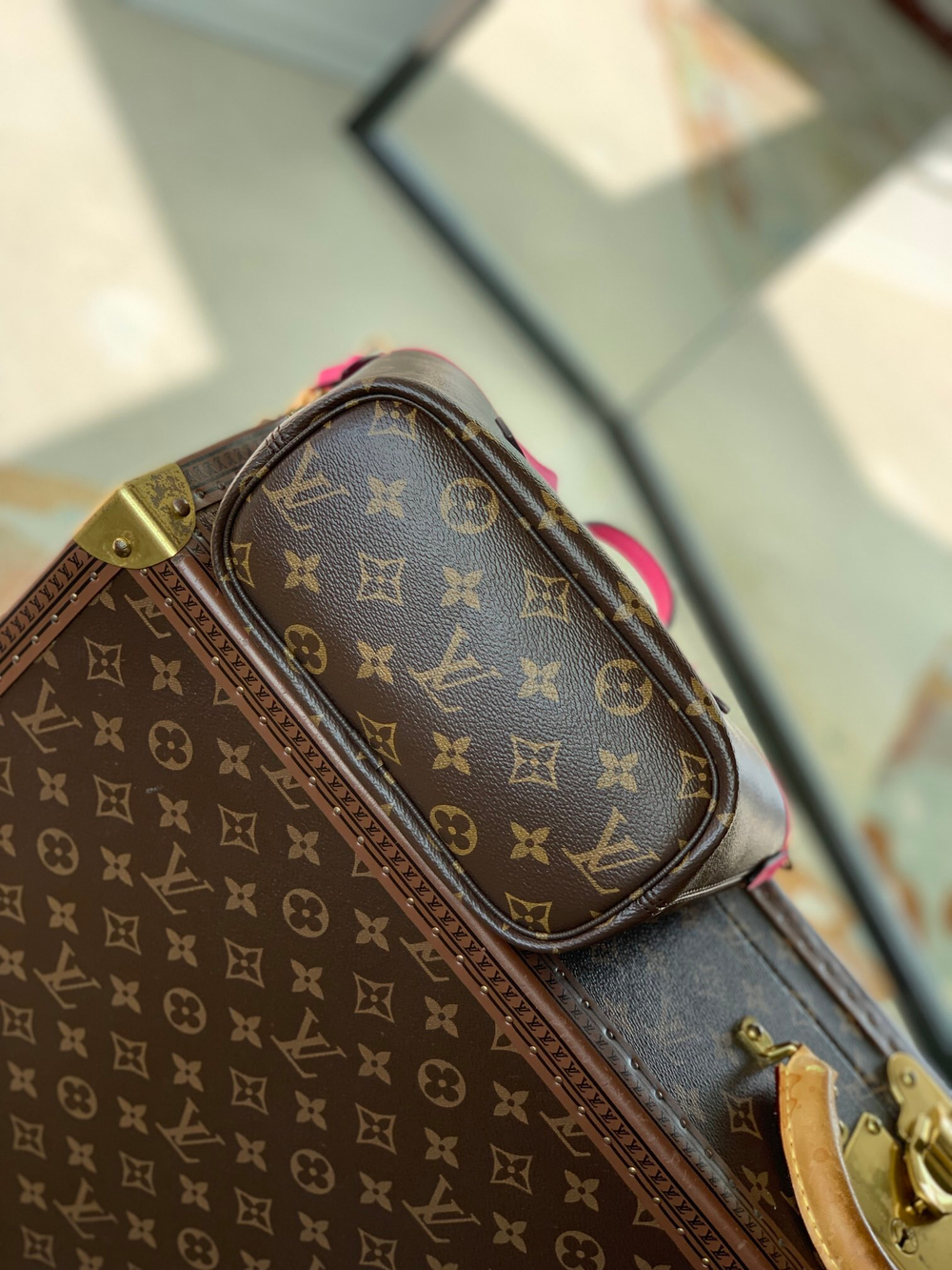 Louis Vuitton Neverfull Bandouliere Inside Out BB