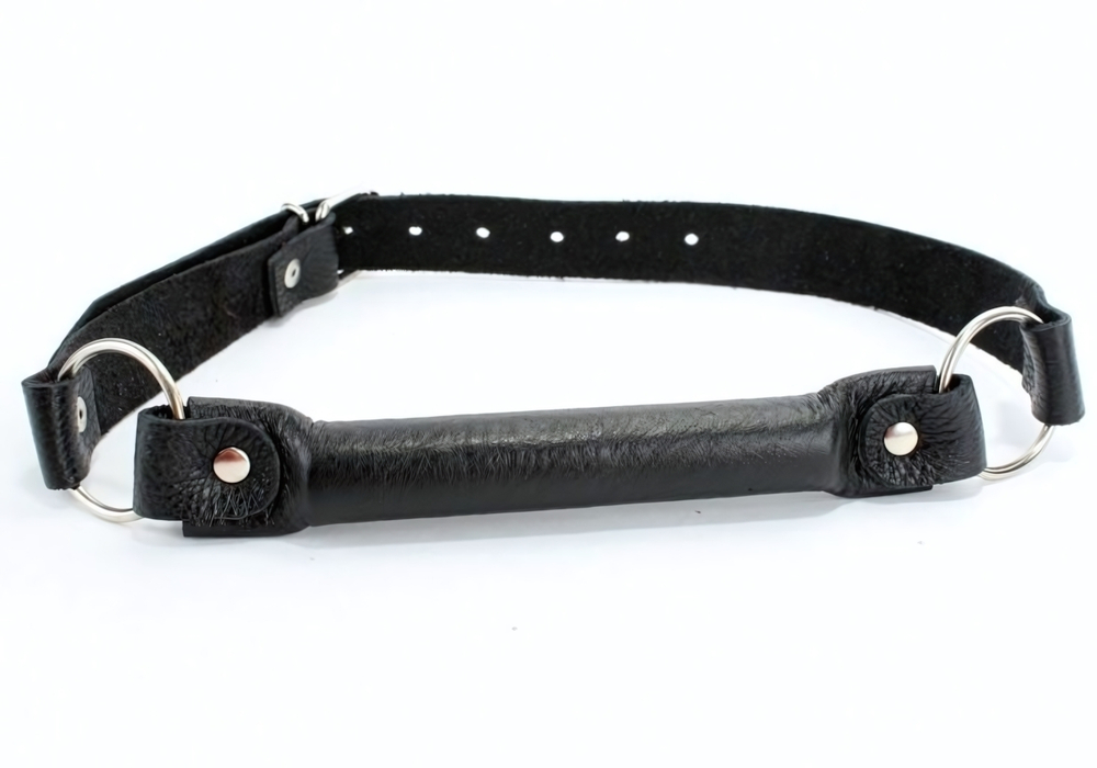 Черный кожаный кляп-трензель на кольцах (Цвет: черный)