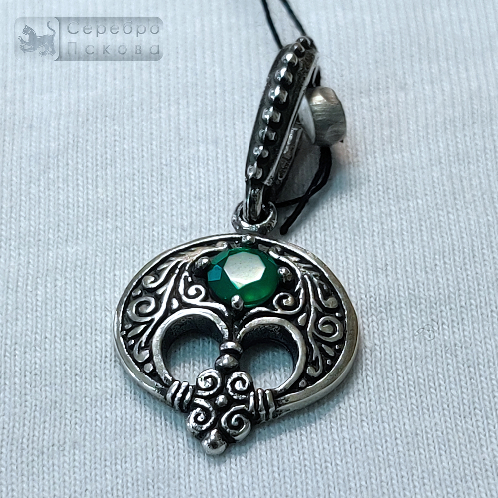 Подвеска "Лунница" с вписанным крестом и зелёным агатом