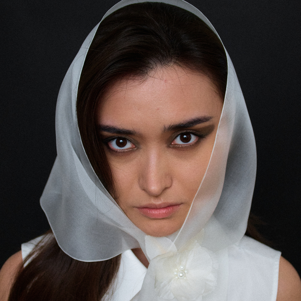 Косынка белая полупрозрачная