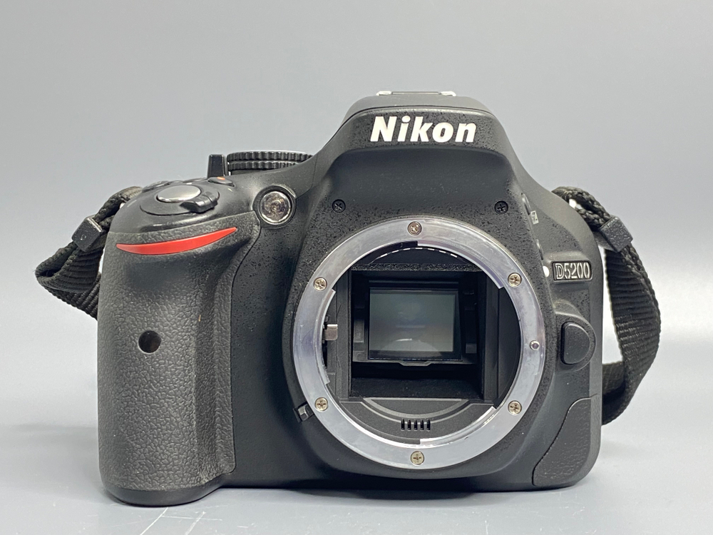 Nikon D5200 kit 18-55mm 6.200 кадров