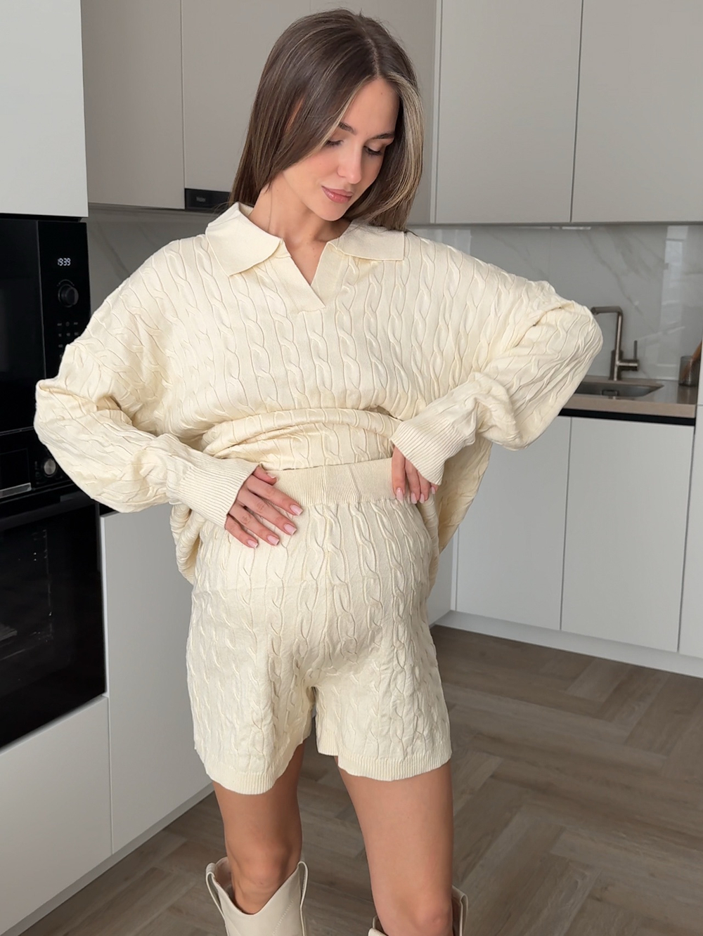 Комплект вязаный, свитер с воротником и шорты