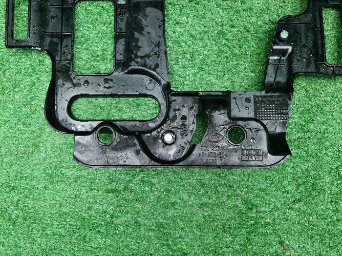 Кронштейн пола правый LR Discovery Sport (19-нв)