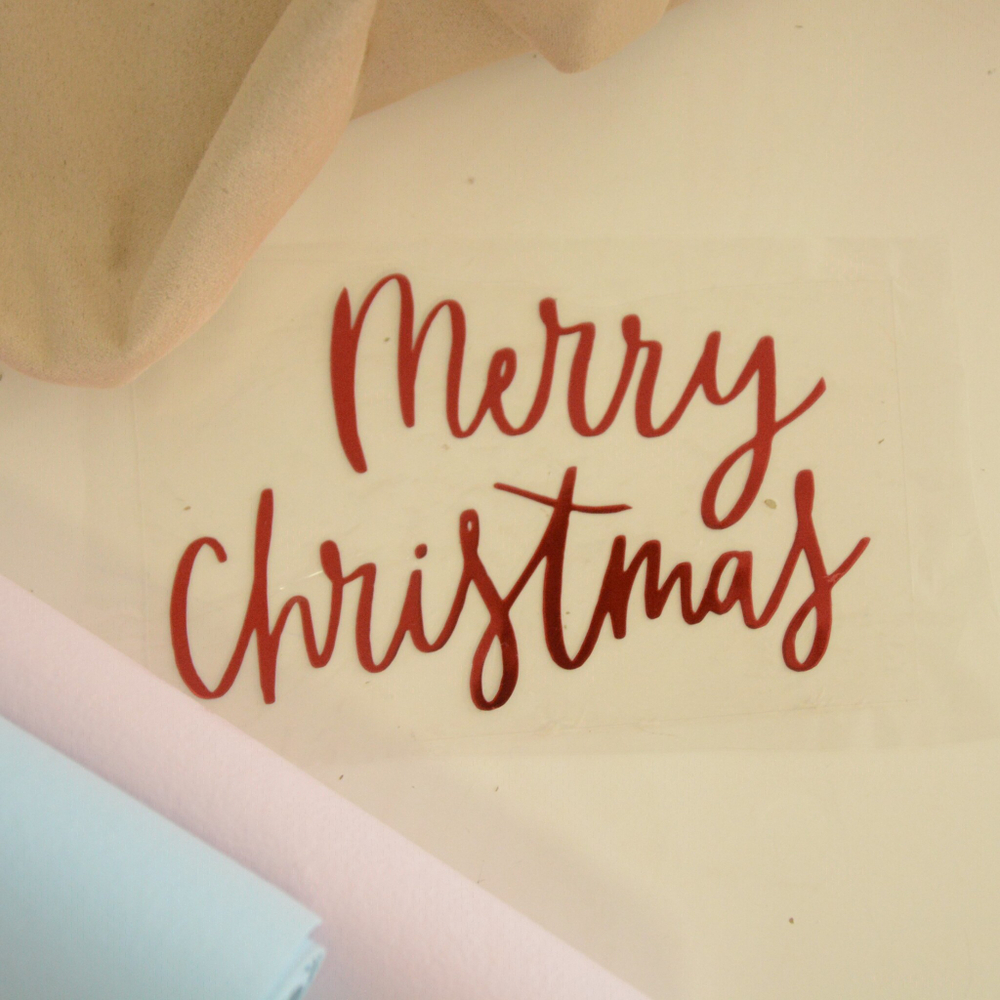 Надпись из термотрансферной пленки "Merry Christmas", красный