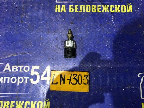 Датчик педали тормоза TOYOTA HILUX SURF 1992