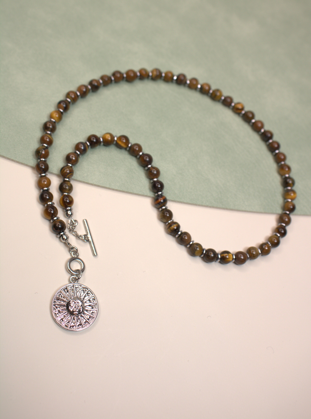 Колье-чокер с тигровым глазом "Солнечный страж"