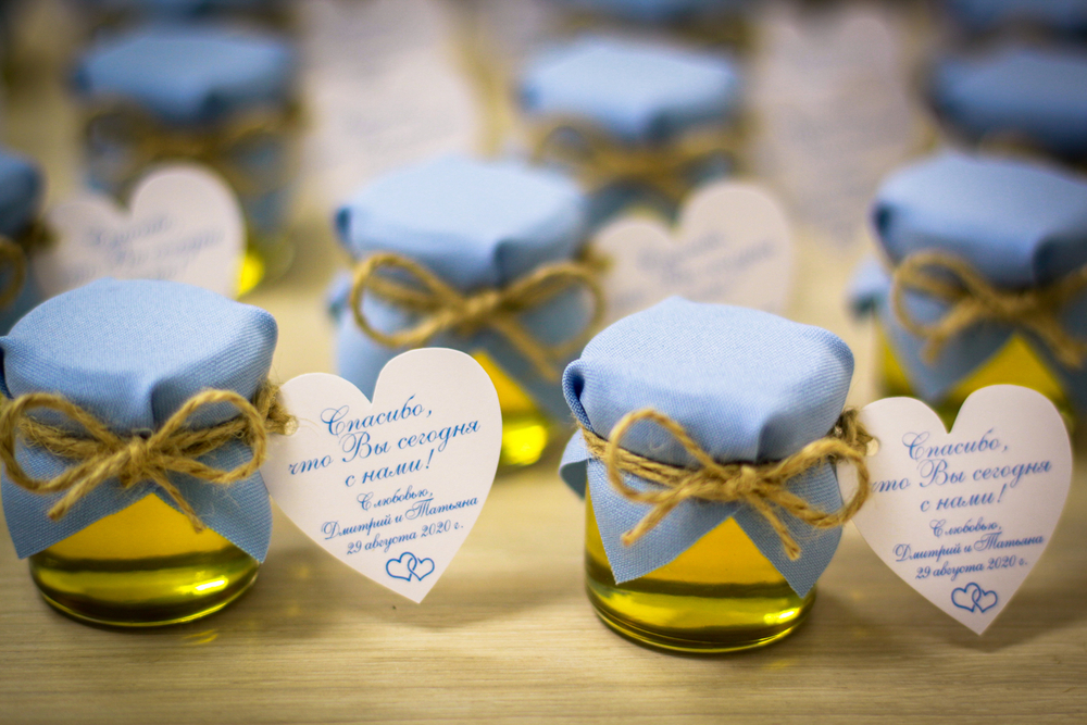 Бонбоньерка с медом на свадьбу в голубом цвете