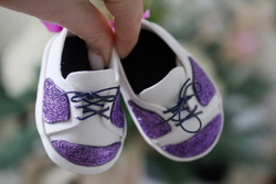 Подвеска "Кеды". Подарок маме малыша. Елочное украшение