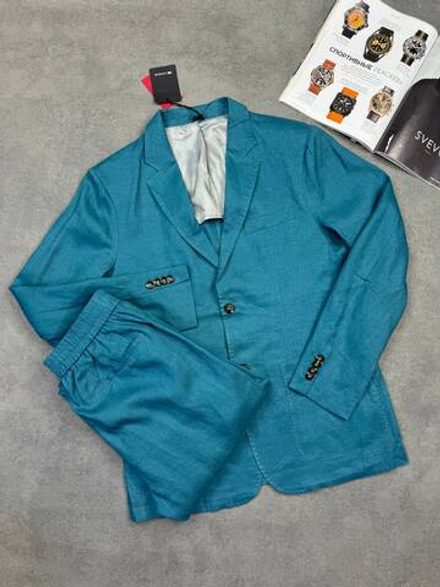 Льняной костюм Kiton