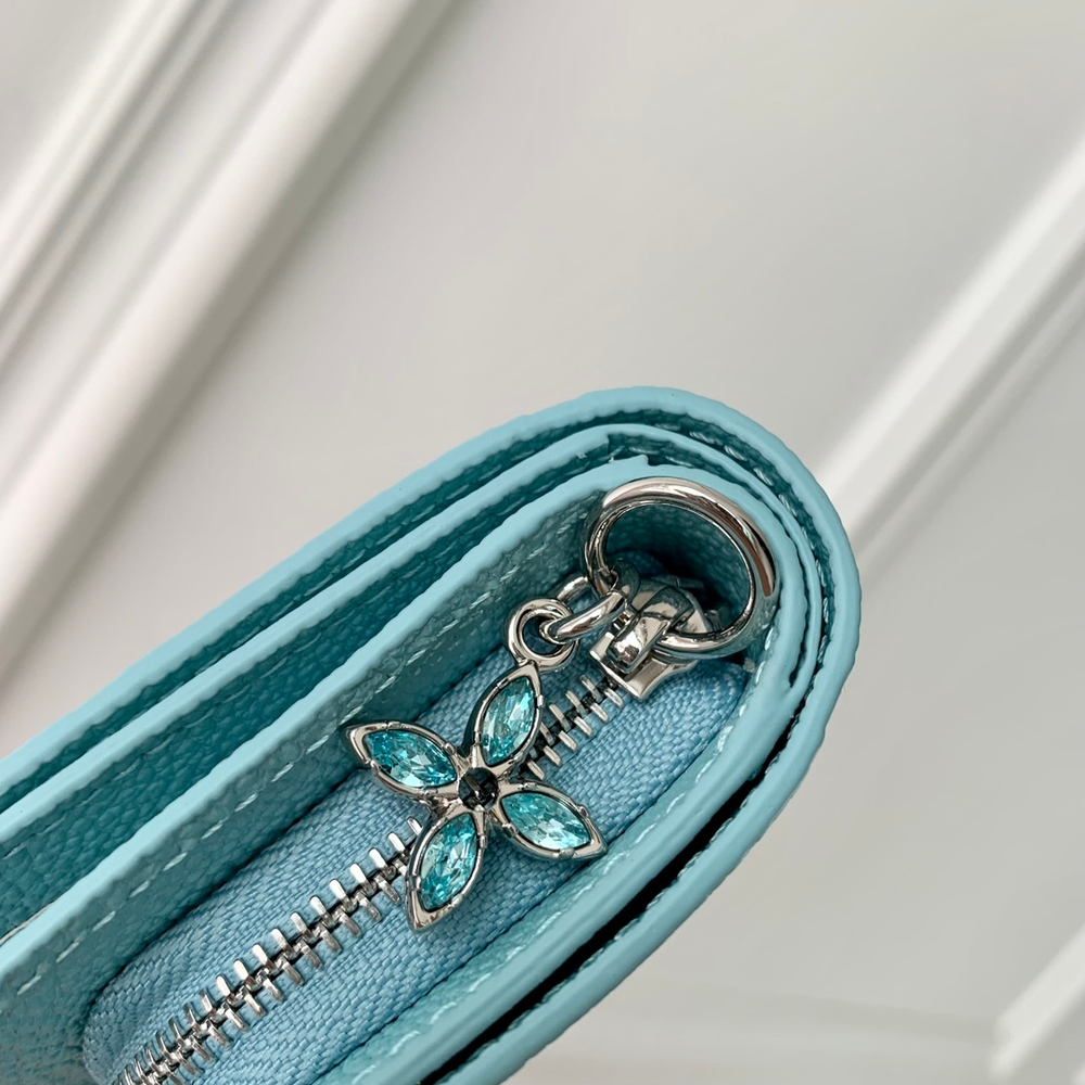 Louis Vuitton Clea Wallet