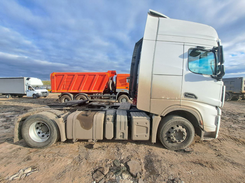 Shacman (Shaanxi) SX* 4x2 Седельный тягач SX4188YY381 (Дизельный, 12,5 л, 480 л.с., АТ)