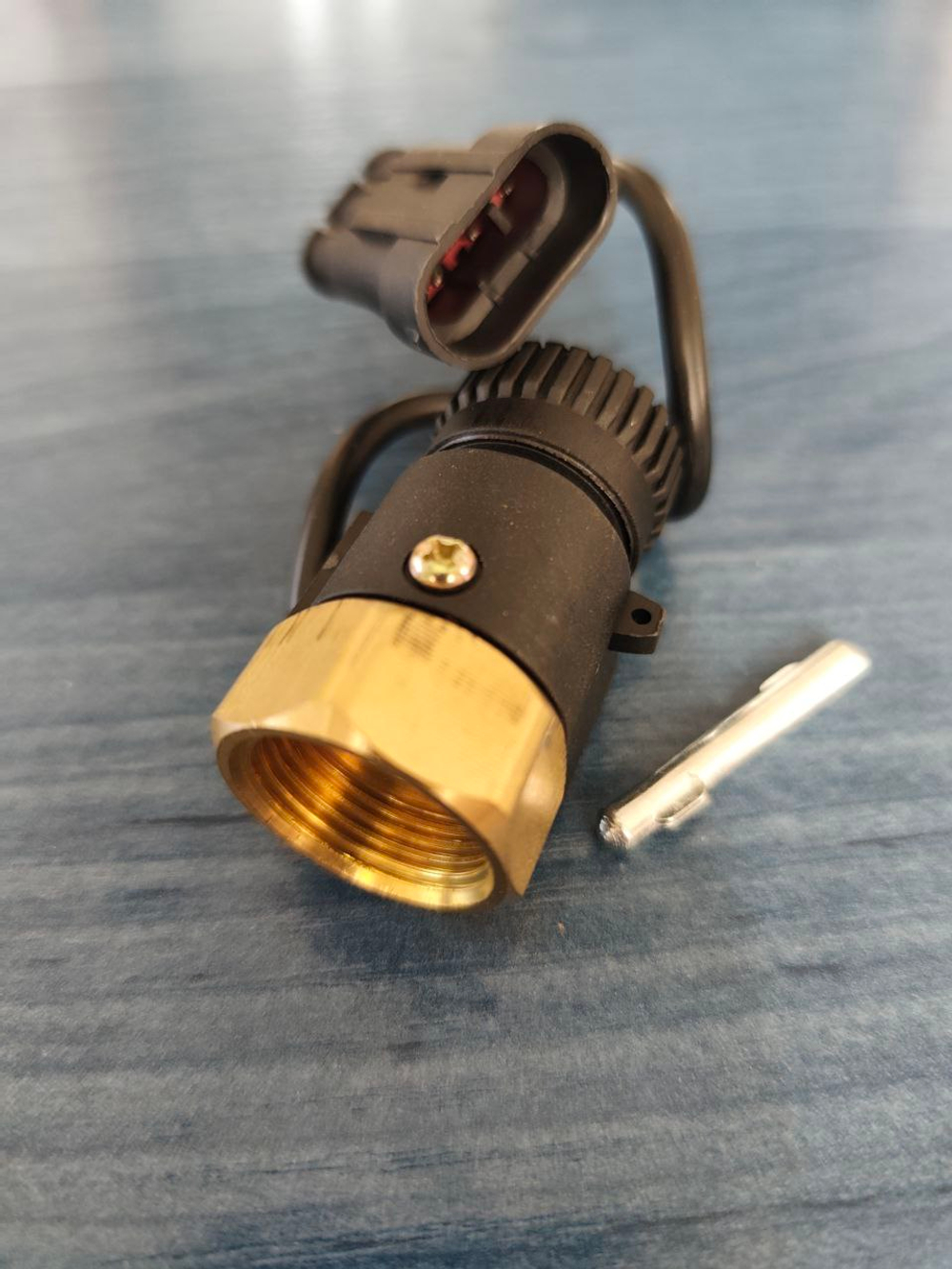 Датчик скорости для авто и автобусов на базе автомобиля ТАТА