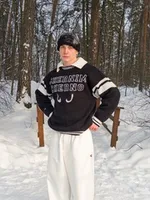 Черный свитер 