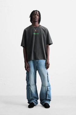 ZARA ФУТБОЛКА С ЭФФЕКТОМ ПОТЕРТОСТИ И НАДПИСЯМИ, АНТРАЦИТОВО-СЕРЫЙ