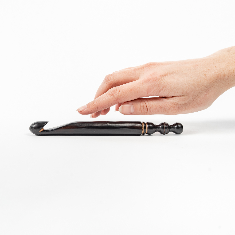 Деревянный крючок для вязания из древесины кедра 16 мм. K288